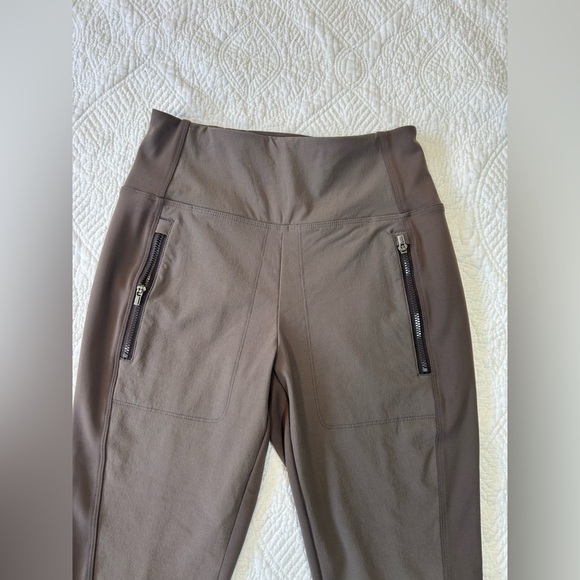 Athleta Headlands Hybrid Tight Pant in Shale (grey) size 4. Nice shape - Picture 5 of 16